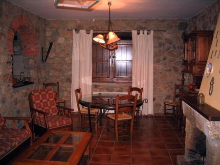 Casa Rural Virgen De La Cabeza Guest House Valencia de Alcantara Bilik gambar